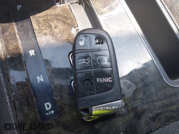 ✅ 2012 Chrysler 300 C • VIN: 2C3CCAET4CH147309 • Lot: 42473743. Listed on IAAI with 176,989 mi. Free auction sales archive from the USA and detailed vehicle history report at DreamBid. Image 11.