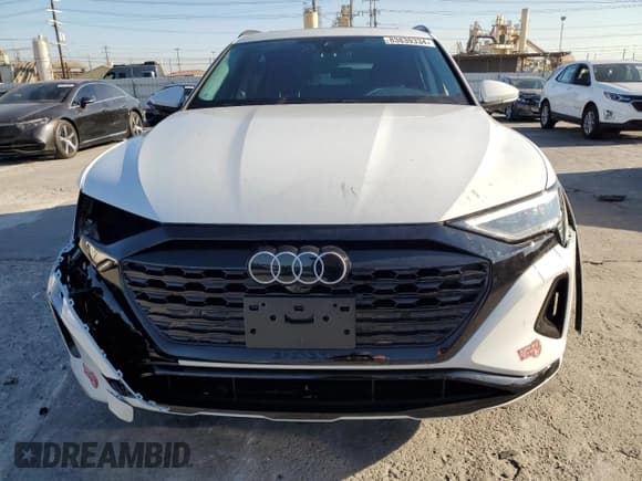 ✅ 2024 Audi Q8 e-tron Premium Plus • VIN: WA15AAGE4RB049434 • Лот: 83839334. Опубликован ранее на Copart с пробегом 7 236 миль. Бесплатный доступ к архиву аукционных продаж из США и подробный отчёт об истории автомобиля на DreamBid. Изображение 5.