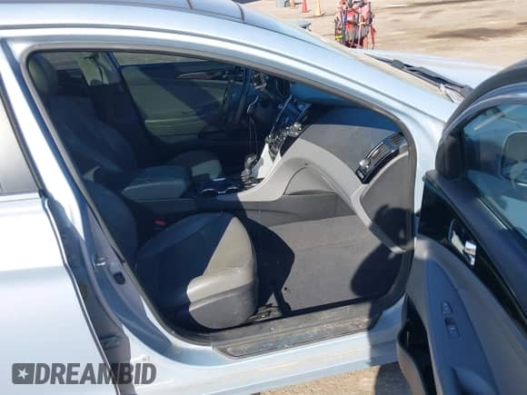 2012 Hyundai Sonata SE with VIN 5NPEC4AB8CH452970, listed as a IAAI auction lot 43304614 with 192,764 mi miles and . Bid and sale history available at DreamBid. Image 5.