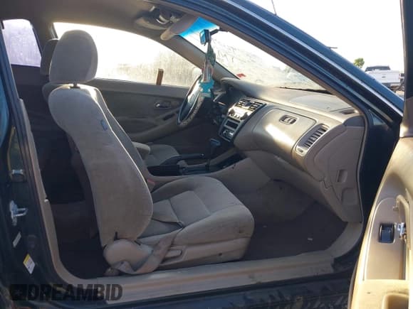 ✅ 2000 Honda Accord LX • VIN: 1HGCG2249YA022803 • Lot: 42048824. Listed on IAAI with 246,773 mi. Free auction sales archive from the USA and detailed vehicle history report at DreamBid. Image 5.