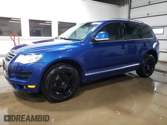 ✅ 2010 Volkswagen Touareg V6 • VIN: WVGFK7A99AD000952 • Lot: 60677825. Wystawiony na Copart z przebiegiem 231 845 mil. Bezpłatny archiwum sprzedaży aukcyjnych z USA i szczegółowy raport historii pojazdu na DreamBid. Zdjęcie 1.