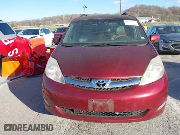 ✅ 2010 Toyota Sienna XLE • VIN: 5TDYK4CCXAS325649 • Lot: 43745133. Listed on IAAI with 130,180 mi. Free auction sales archive from the USA and detailed vehicle history report at DreamBid. Image 6.