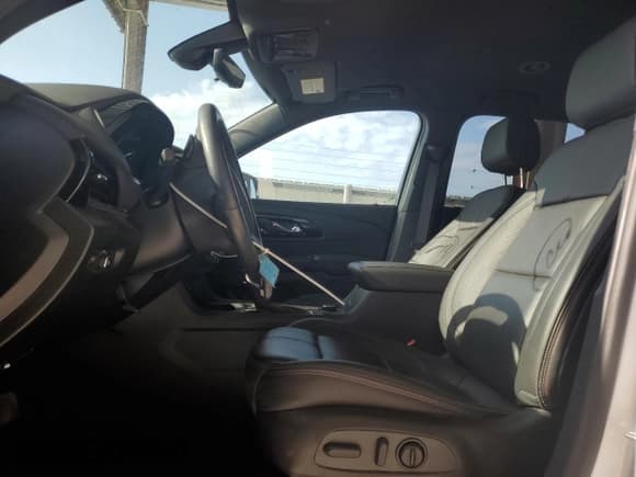 ✅ 2022 Chevrolet Traverse RS • VIN: 1GNERJKW0NJ101955 • Lot: 52910195. Wystawiony na Copart z przebiegiem 18 522 mil. Bezpłatny archiwum sprzedaży aukcyjnych z USA i szczegółowy raport historii pojazdu na DreamBid. Zdjęcie 7.