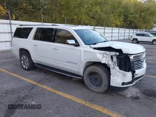 ✅ 2018 Chevrolet Suburban Premier • VIN: 1GNSKJKC5JR264383 • Лот: 43418058. Опубликован ранее на IAAI с пробегом 105 696 миль. Бесплатный доступ к архиву аукционных продаж из США и подробный отчёт об истории автомобиля на DreamBid. Изображение 1.