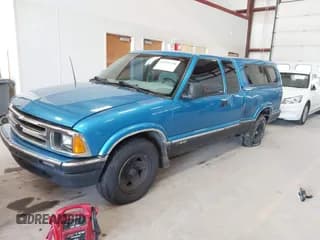 ✅ 1995 Chevrolet S-10 LS • VIN: 1GCCS19Z0S8127527 • Лот: 41876230. Опубликован ранее на IAAI с пробегом 146 733 миль. Бесплатный доступ к архиву аукционных продаж из США и подробный отчёт об истории автомобиля на DreamBid. Изображение 2.