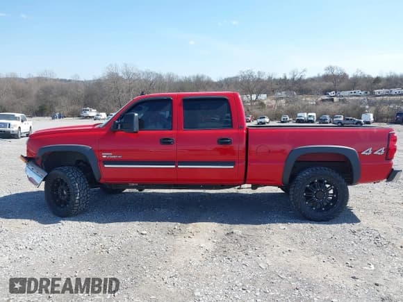✅ 2006 Chevrolet Silverado 2500HD LT1 • VIN: 1GCHK23D06F171442 • Lot: 41691533. Listed on IAAI with 294,980 mi. Free auction sales archive from the USA and detailed vehicle history report at DreamBid. Image 14.