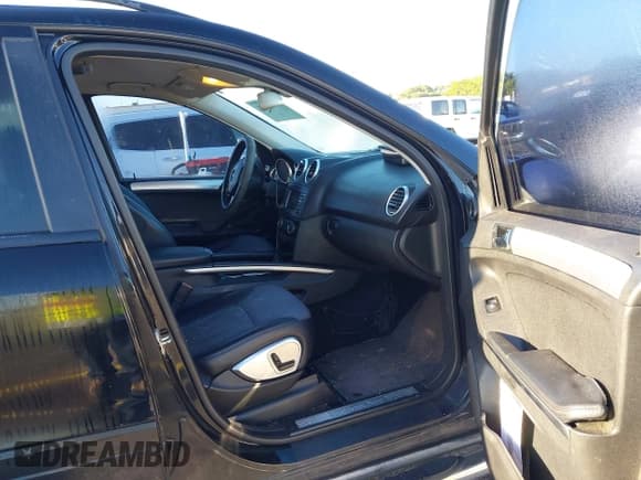 ✅ 2006 Mercedes-Benz M 350 • VIN: 4JGBB86E86A087259 • Lot: 41675638. Wystawiony na IAAI z przebiegiem 165 613 mil. Bezpłatny archiwum sprzedaży aukcyjnych z USA i szczegółowy raport historii pojazdu na DreamBid. Zdjęcie 5.