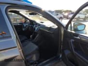 ✅ 2023 Volkswagen Tiguan SE R-Line Black • VIN: 3VV8B7AXXPM135092 • Лот: 43730825. Опубликован ранее на IAAI с пробегом 28 122 миль. Бесплатный доступ к архиву аукционных продаж из США и подробный отчёт об истории автомобиля на DreamBid. Изображение 5.