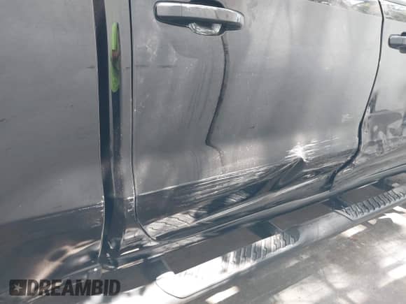 2022 Chevrolet Silverado 1500 LT z VIN 1GCPWCEDXNZ201109, wystawiony jako IAAI lot #42783919 z przebiegiem 46 769 mil mil oraz . Historia ofert i sprzedaży dostępna na DreamBid. Obrazek 6.