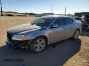 ✅ 2013 Dodge Avenger SXT • VIN: 1C3CDZCGXDN572446 • Лот: 82535834. Опубликован ранее на Copart с пробегом 114 949 миль. Бесплатный доступ к архиву аукционных продаж из США и подробный отчёт об истории автомобиля на DreamBid. Изображение 1.
