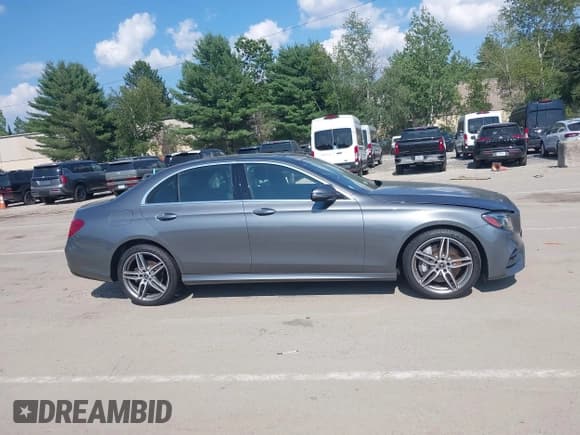 ✅ 2019 Mercedes-Benz E 300 • VIN: WDDZF4KBXKA587029 • Лот: 42727275. Опубликован ранее на IAAI с пробегом 51 353 миль. Бесплатный доступ к архиву аукционных продаж из США и подробный отчёт об истории автомобиля на DreamBid. Изображение 13.