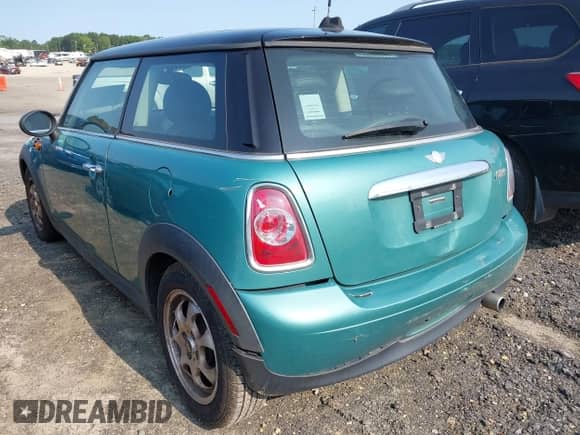 2012 MINI Hardtop with VIN WMWSU3C58CT185467, listed as a IAAI auction lot 42400558 with 303,230 mi miles and . Bid and sale history available at DreamBid. Image 3.