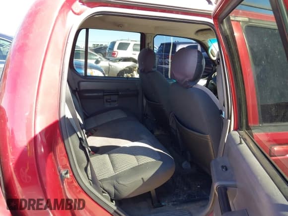 ✅ 2004 Ford Explorer Sport Trac XLS • VIN: 1FMZU67K94UB75010 • Lot: 43548803. Wystawiony na IAAI z przebiegiem 161 036 mil. Bezpłatny archiwum sprzedaży aukcyjnych z USA i szczegółowy raport historii pojazdu na DreamBid. Zdjęcie 8.