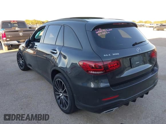 ✅ 2022 Mercedes-Benz GLC 300 • VIN: W1N0G8DB3NV363885 • Lot: 43619433. Listed on IAAI with 46,602 mi. Free auction sales archive from the USA and detailed vehicle history report at DreamBid. Image 3.