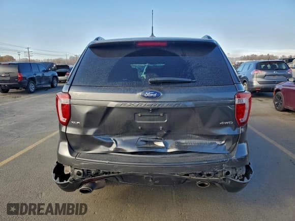 ✅ 2018 Ford Explorer XLT • VIN: 1FM5K8D84JGA55618 • Lot: 94232865. Wystawiony na Copart z przebiegiem 77 462 mil. Bezpłatny archiwum sprzedaży aukcyjnych z USA i szczegółowy raport historii pojazdu na DreamBid. Zdjęcie 6.