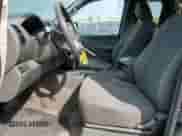 2015 Nissan Frontier S z VIN 1N6BD0CT3FN704639, wystawiony jako Copart lot #64241325 z przebiegiem 98 871 mil mil oraz Szkoda całkowita • Salvage title. Historia ofert i sprzedaży dostępna na DreamBid. Obrazek 7.