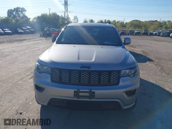 2018 Jeep Grand Cherokee Altitude z VIN 1C4RJFAG6JC220486, wystawiony jako IAAI lot #43399251 z przebiegiem 90 525 mil mil oraz . Historia ofert i sprzedaży dostępna na DreamBid. Obrazek 12.
