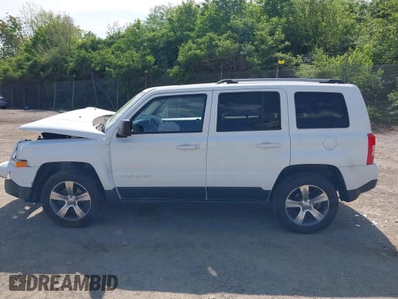 ✅ 2016 Jeep Patriot High Altitude • VIN: 1C4NJRFB8GD745999 • Lot: 42181378. Listed on IAAI with Not provided. Free auction sales archive from the USA and detailed vehicle history report at DreamBid. Image 14.
