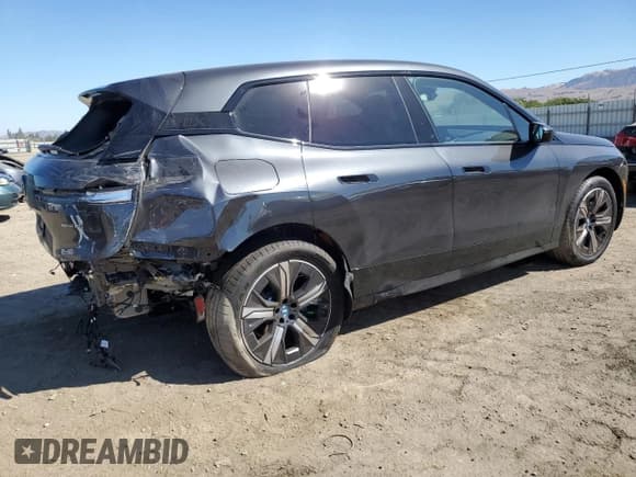 ✅ 2025 BMW iX xDrive50 • VIN: WB523CF00SCU13476 • Лот: 68222205. Опубликован ранее на Copart с пробегом 1 220 миль. Бесплатный доступ к архиву аукционных продаж из США и подробный отчёт об истории автомобиля на DreamBid. Изображение 3.