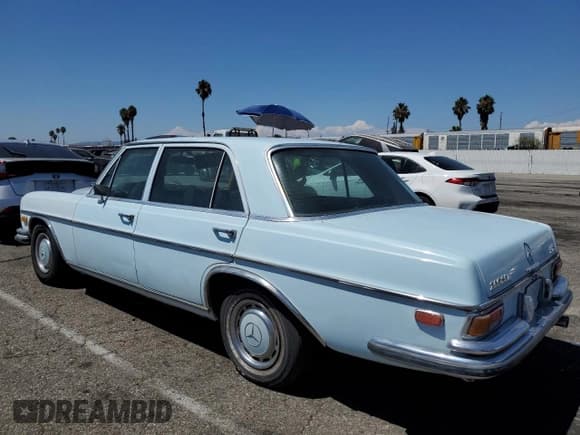 ✅ 1973 Mercedes-Benz 280 • VIN: 10806812014733 • Лот: 70507585. Опубликован ранее на Copart с пробегом 1 535 миль. Бесплатный доступ к архиву аукционных продаж из США и подробный отчёт об истории автомобиля на DreamBid. Изображение 2.