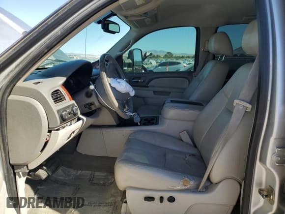 ✅ 2011 Chevrolet Silverado 2500HD LTZ • VIN: 1GC1KYC83BF236141 • Lot: 90696195. Listed on Copart with 67,086 mi. Free auction sales archive from the USA and detailed vehicle history report at DreamBid. Image 7.