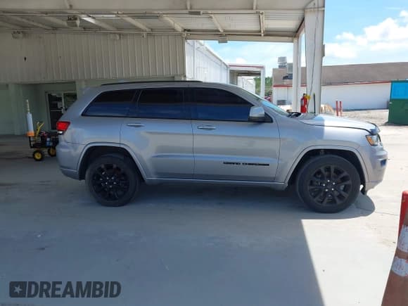 ✅ 2020 Jeep Grand Cherokee Altitude • VIN: 1C4RJEAG7LC428339 • Lot: 42930393. Listed on IAAI with 87,431 mi. Free auction sales archive from the USA and detailed vehicle history report at DreamBid. Image 13.
