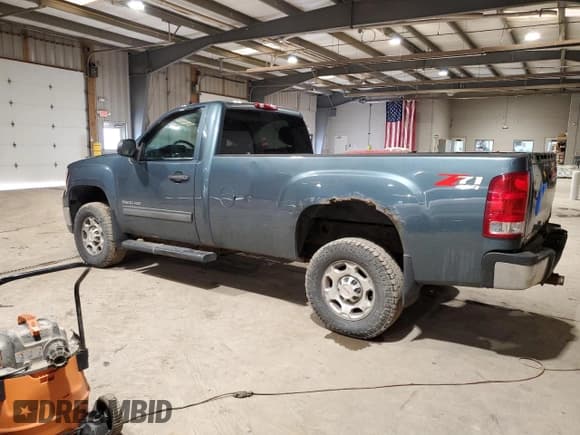 ✅ 2010 GMC Sierra 2500 • VIN: 1GT3K0BG2AF153186 • Lot: 86919584. Wystawiony na Copart z przebiegiem 118 958 mil. Bezpłatny archiwum sprzedaży aukcyjnych z USA i szczegółowy raport historii pojazdu na DreamBid. Zdjęcie 2.