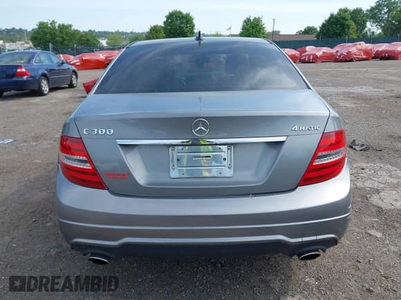 ✅ 2012 Mercedes-Benz C 300 Sport • VIN: WDDGF8BB7CR201054 • Lot: 42240771. Wystawiony na IAAI z przebiegiem 171 416 mil. Bezpłatny archiwum sprzedaży aukcyjnych z USA i szczegółowy raport historii pojazdu na DreamBid. Zdjęcie 15.