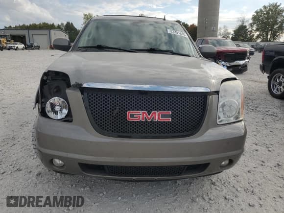 ✅ 2009 GMC Yukon SLT 4SA • VIN: 1GKFK33089R183940 • Lot: 82261835. Listed on Copart with 196,844 mi. Free auction sales archive from the USA and detailed vehicle history report at DreamBid. Image 5.