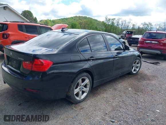 ✅ 2013 BMW 3 Series 328i xDrive • VIN: WBA3B3C59DF543640 • Lot: 42208779. Listed on IAAI with 183,737 mi. Free auction sales archive from the USA and detailed vehicle history report at DreamBid. Image 4.