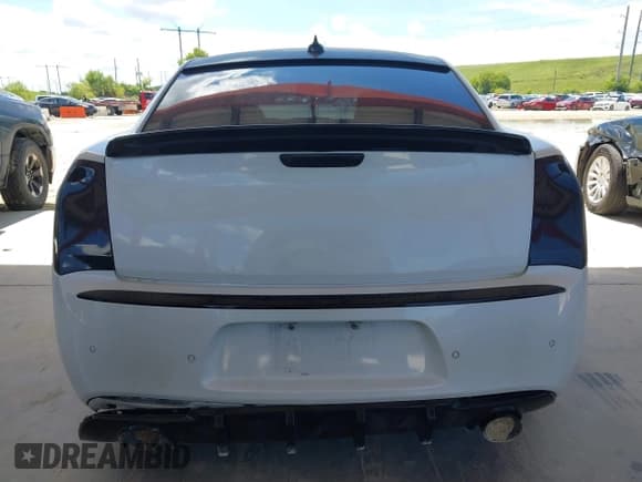 ✅ 2015 Chrysler 300 C • VIN: 2C3CCAEG1FH859994 • Lot: 43231697. Listed on IAAI with 157,237 mi. Free auction sales archive from the USA and detailed vehicle history report at DreamBid. Image 17.