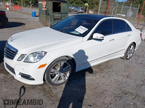 ✅ 2013 Mercedes-Benz E 350 Sport • VIN: WDDHF5KB8DA757022 • Lot: 43523418. Wystawiony na IAAI z przebiegiem 134 483 mil. Bezpłatny archiwum sprzedaży aukcyjnych z USA i szczegółowy raport historii pojazdu na DreamBid. Zdjęcie 2.