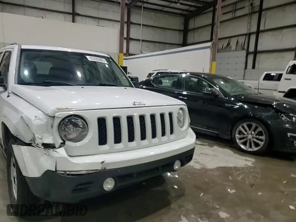 ✅ 2016 Jeep Patriot Sport • VIN: 1C4NJRBB5GD608783 • Lot: 93285895. Wystawiony na Copart z przebiegiem 158 012 mil. Bezpłatny archiwum sprzedaży aukcyjnych z USA i szczegółowy raport historii pojazdu na DreamBid. Zdjęcie 14.