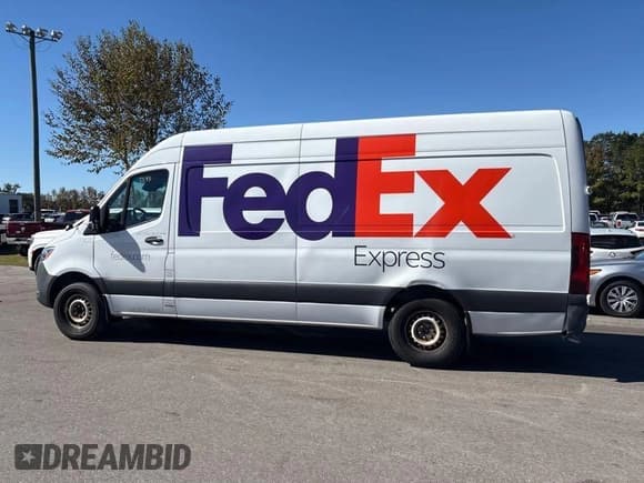 ✅ 2023 Mercedes-Benz Sprinter Cargo • VIN: W1Y4KCHY5PT144607 • Lot: 43822965. Wystawiony na IAAI z przebiegiem 35 700 mil. Bezpłatny archiwum sprzedaży aukcyjnych z USA i szczegółowy raport historii pojazdu na DreamBid. Zdjęcie 4.