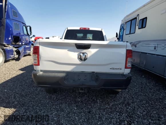 ✅ 2019 Ram 2500 Tradesman • VIN: 3C6UR5HL2KG576827 • Lot: 60539295. Wystawiony na Copart z przebiegiem 69 120 mil. Bezpłatny archiwum sprzedaży aukcyjnych z USA i szczegółowy raport historii pojazdu na DreamBid. Zdjęcie 6.