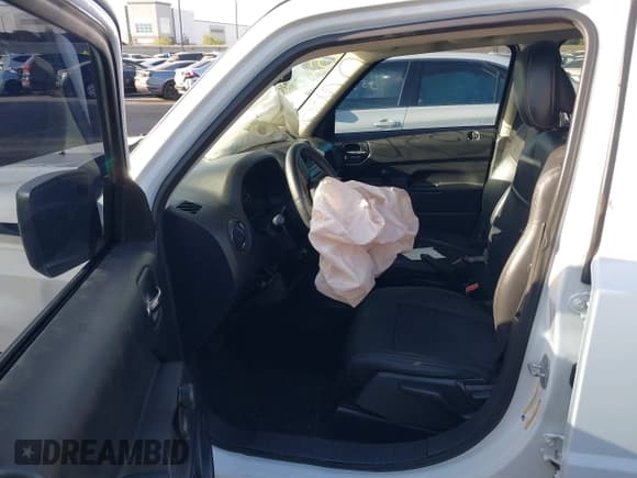 ✅ 2016 Jeep Patriot Sport • VIN: 1C4NJPBA5GD649460 • Lot: 42532294. Wystawiony na IAAI z przebiegiem Nie podano. Bezpłatny archiwum sprzedaży aukcyjnych z USA i szczegółowy raport historii pojazdu na DreamBid. Zdjęcie 5.