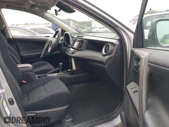 ✅ 2018 Toyota RAV4 XLE • VIN: 2T3WFREV0JW409842 • Лот: 42057521. Опубликован ранее на IAAI с пробегом 145 915 миль. Бесплатный доступ к архиву аукционных продаж из США и подробный отчёт об истории автомобиля на DreamBid. Изображение 5.