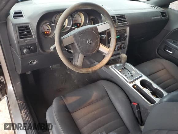 ✅ 2010 Dodge Challenger SE • VIN: 2B3CJ4DV8AH110509 • Lot: 86078855. Wystawiony na Copart z przebiegiem 98 770 mil. Bezpłatny archiwum sprzedaży aukcyjnych z USA i szczegółowy raport historii pojazdu na DreamBid. Zdjęcie 8.