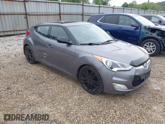 2012 Hyundai Veloster w/Gray Int z VIN KMHTC6ADXCU030284, wystawiony jako IAAI lot #42445394 z przebiegiem 156 536 mil mil oraz . Historia ofert i sprzedaży dostępna na DreamBid. Obrazek 1.