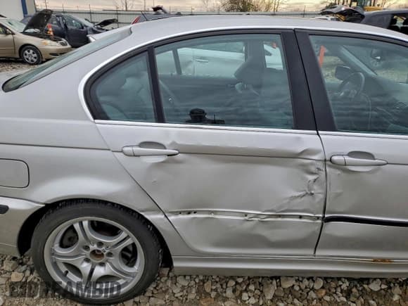 ✅ 2001 BMW 3 Series 330i • VIN: WBAAV53401FT02384 • Lot: 93959535. Listed on Copart with 147,226 mi. Free auction sales archive from the USA and detailed vehicle history report at DreamBid. Image 10.