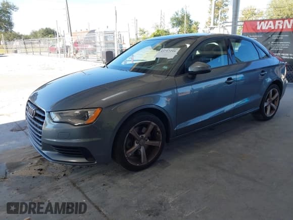 ✅ 2015 Audi A3 Premium • VIN: WAUACGFF2F1009881 • Lot: 43717216. Wystawiony na IAAI z przebiegiem 139 400 mil. Bezpłatny archiwum sprzedaży aukcyjnych z USA i szczegółowy raport historii pojazdu na DreamBid. Zdjęcie 2.