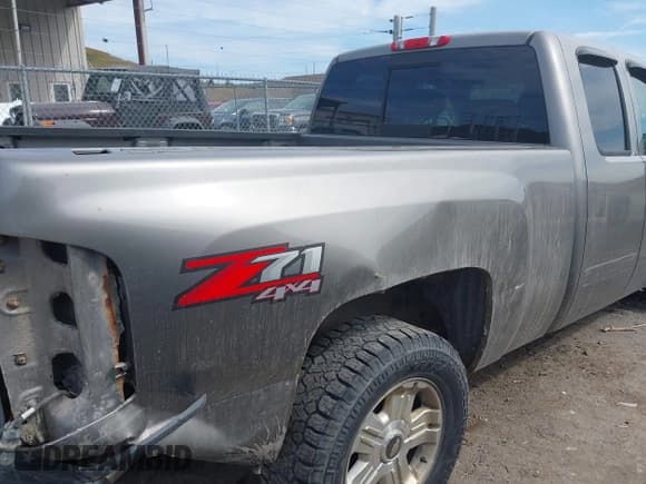 ✅ 2012 Chevrolet Silverado 1500 LT • VIN: 1GCRKSE78CZ261203 • Lot: 43238256. Listed on IAAI with 175,953 mi. Free auction sales archive from the USA and detailed vehicle history report at DreamBid. Image 19.