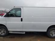 ✅ 2023 Chevrolet Express Cargo • VIN: 1GCWGAFP5P1230752 • Lot: 43732338. Wystawiony na IAAI z przebiegiem 42 696 mil. Bezpłatny archiwum sprzedaży aukcyjnych z USA i szczegółowy raport historii pojazdu na DreamBid. Zdjęcie 15.
