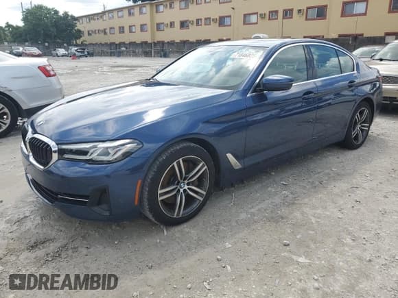 ✅ 2021 BMW 5 Series 540i • VIN: WBA53BJ09MWX25930 • Lot: 71846825. Wystawiony na Copart z przebiegiem 55 778 mil. Bezpłatny archiwum sprzedaży aukcyjnych z USA i szczegółowy raport historii pojazdu na DreamBid. Zdjęcie 1.