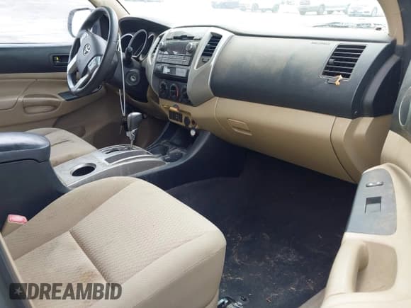 ✅ 2012 Toyota Tacoma PreRunner • VIN: 3TMKU4HN7CM032000 • Lot: 43086689. Listed on IAAI with 130,040 mi. Free auction sales archive from the USA and detailed vehicle history report at DreamBid. Image 5.