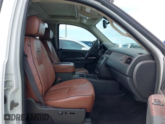 ✅ 2011 GMC Sierra 1500 SLT • VIN: 3GTP2WE38BG361134 • Лот: 42911817. Опубликован ранее на IAAI с пробегом 216 444 миль. Бесплатный доступ к архиву аукционных продаж из США и подробный отчёт об истории автомобиля на DreamBid. Изображение 5.