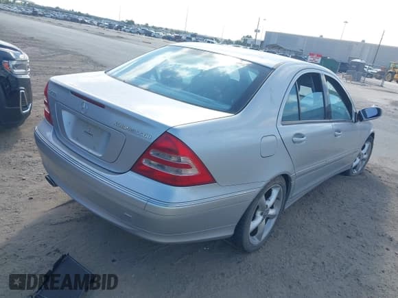 ✅ 2004 Mercedes-Benz C 230 Kompressor • VIN: WDBRF40J24F506937 • Lot: 40517850. Wystawiony na IAAI z przebiegiem Nie podano. Bezpłatny archiwum sprzedaży aukcyjnych z USA i szczegółowy raport historii pojazdu na DreamBid. Zdjęcie 4.