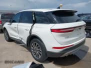 ✅ 2022 Lincoln Corsair Standard • VIN: 5LMCJ1C91NUL29924 • Lot: 42471141. Wystawiony na IAAI z przebiegiem 37 883 mil. Bezpłatny archiwum sprzedaży aukcyjnych z USA i szczegółowy raport historii pojazdu na DreamBid. Zdjęcie 3.