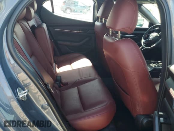 ✅ 2024 Mazda 3 S Carbon Edition • VIN: JM1BPBLM0R1715284 • Lot: 66925555. Wystawiony na Copart z przebiegiem 15 130 mil. Bezpłatny archiwum sprzedaży aukcyjnych z USA i szczegółowy raport historii pojazdu na DreamBid. Zdjęcie 10.