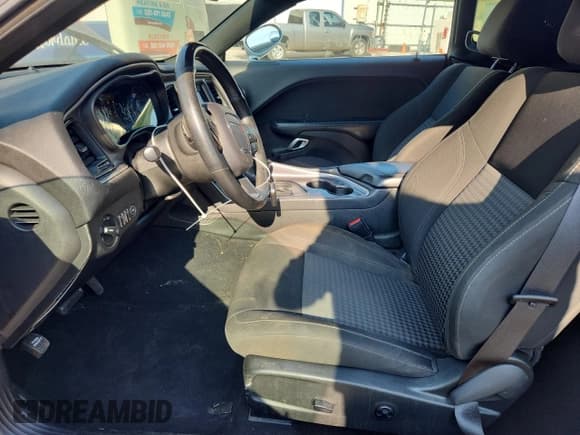 ✅ 2020 Dodge Challenger SXT • VIN: 2C3CDZAG2LH105614 • Lot: 80730515. Wystawiony na Copart z przebiegiem 140 408 mil. Bezpłatny archiwum sprzedaży aukcyjnych z USA i szczegółowy raport historii pojazdu na DreamBid. Zdjęcie 7.